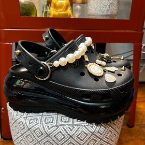 CROCS MEGA CRUSH CLOGS